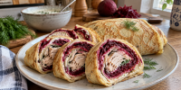 Блинный рулет с курицей и свеклой меняет правила домашних закусок